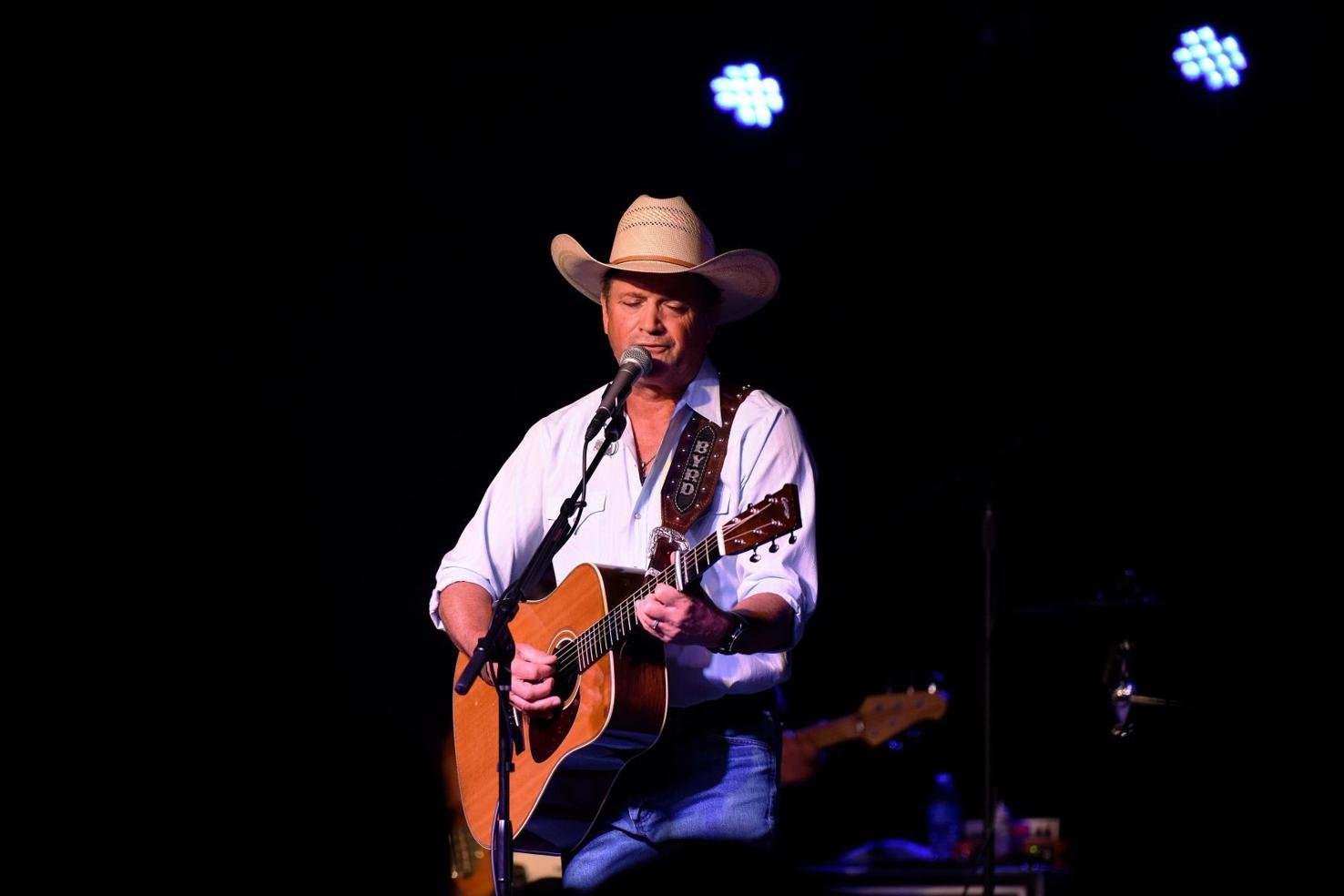 Photos Country star Tracy Byrd performs at the PUB Station Music