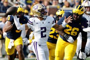 Everyone loves favorites. These college football dark-horse teams could crash the party