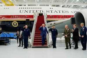 Trump unveils Qatari 747 ahead of joining Air Force One fleet