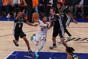 BASKETBALL-NBA-NYK-SAS/