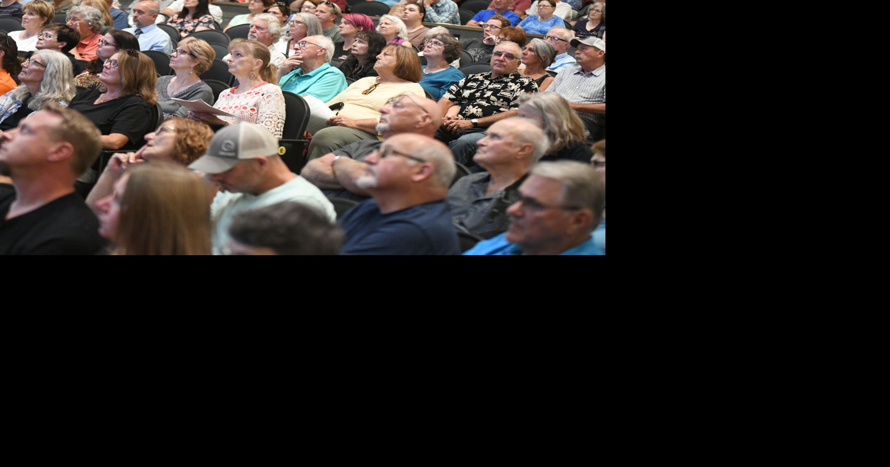 Mandan Planning and Zoning Commission advances data center ordinance amid calls for moratorium