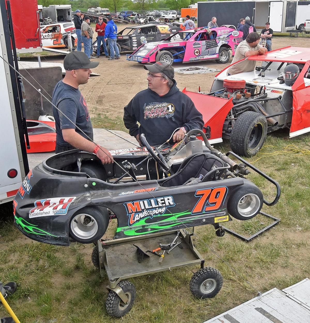 Dacotah Speedway's Mandan Dirt Series Races Tribune Photo Collections