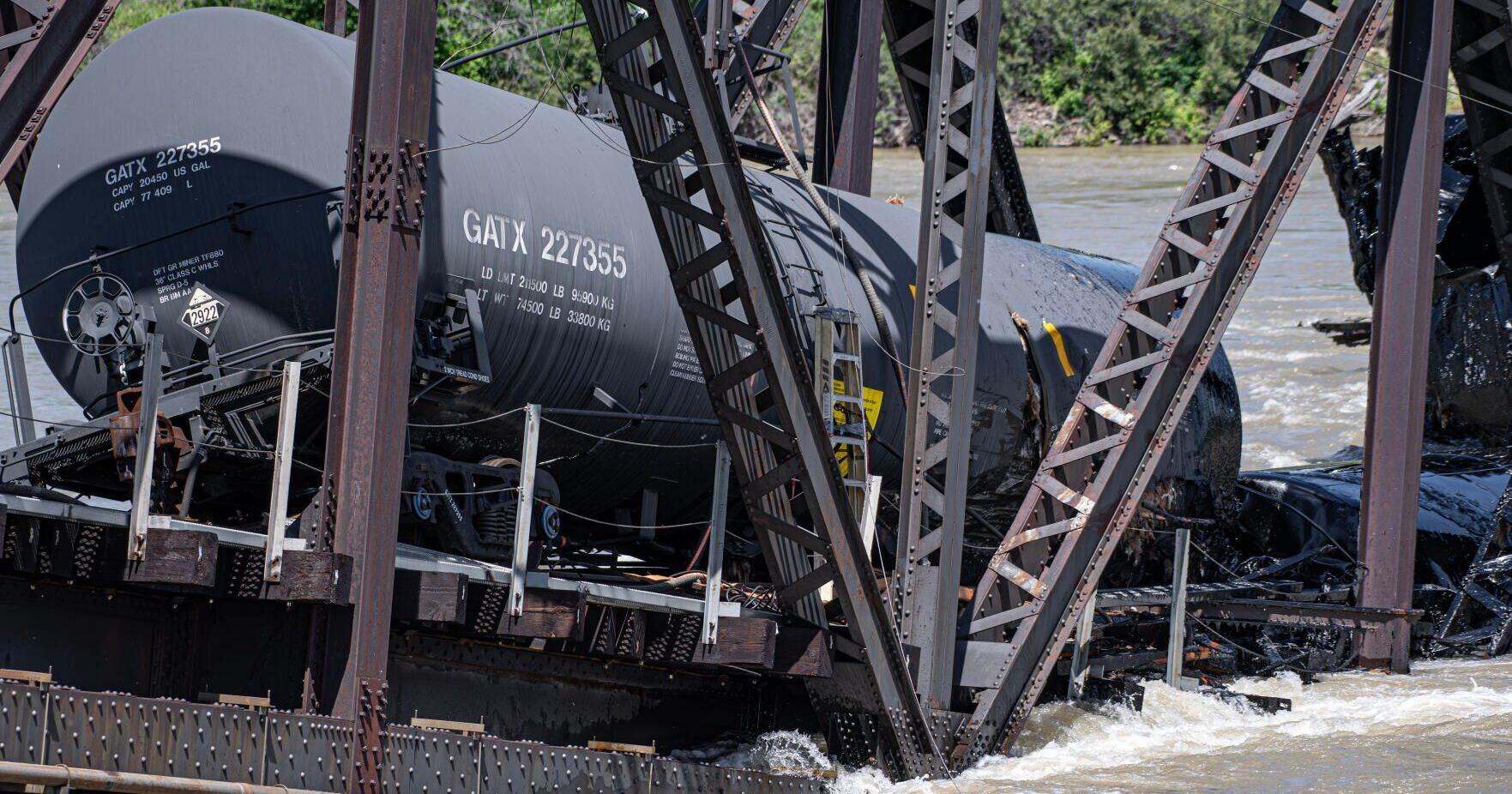 23,000 pounds asphalt recovered Yellowstone River - Vimarsana News