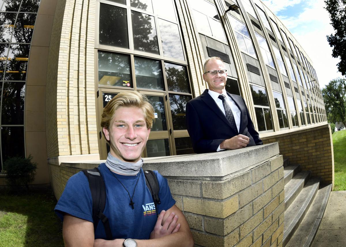 Bismarck Students Teachers Adjust To New Coronavirus Safety Measures On First Day Of School Bismarck Bismarcktribune Com