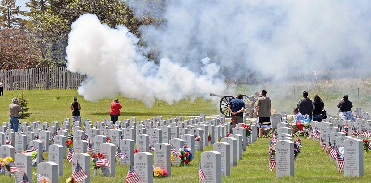 Memorial Day Celebrated In Bismarck Mandan Tribune Photo Collections Bismarcktribune Com