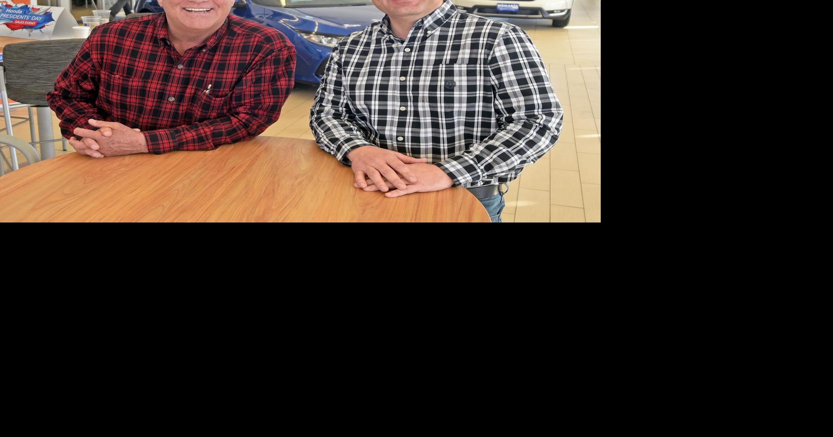 Car dealer passes the steering wheel