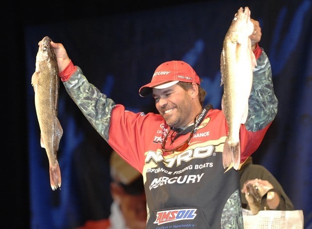 Kavajecz leads day one of the National Guard FLW Walleye Tour