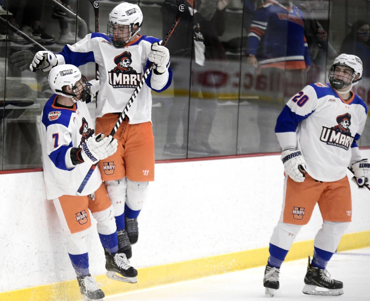 100820-spt-umary-hockey