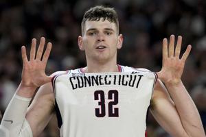 Clingan leaves UConn for NBA draft