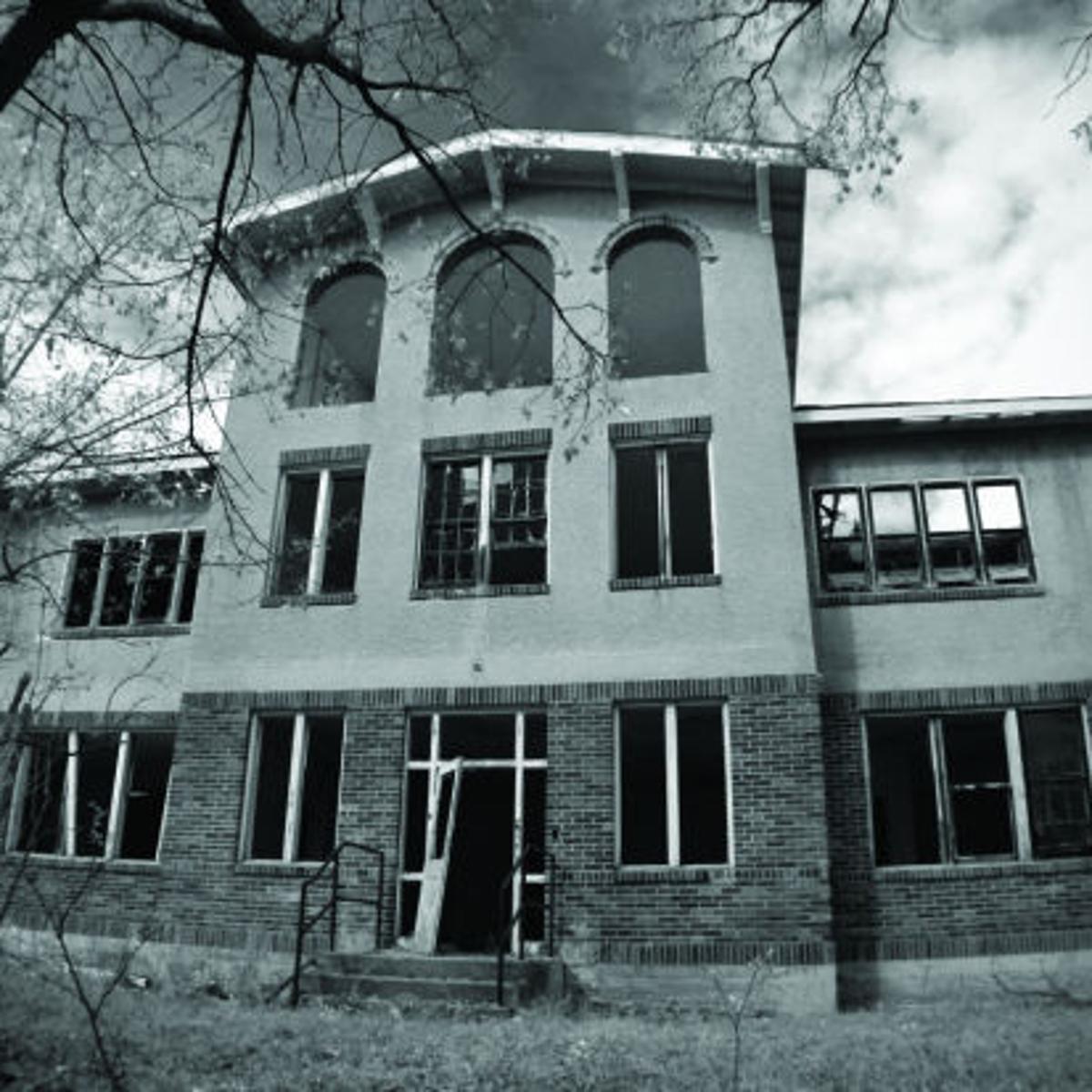 North Dakotans Keep Ghosts And Memories Alive Local News For Bismarck Mandan North Dakota Bismarcktribune Com