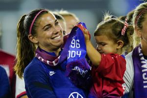 Now a mom, Alex Morgan is riding a Wave heading into her 4th World Cup