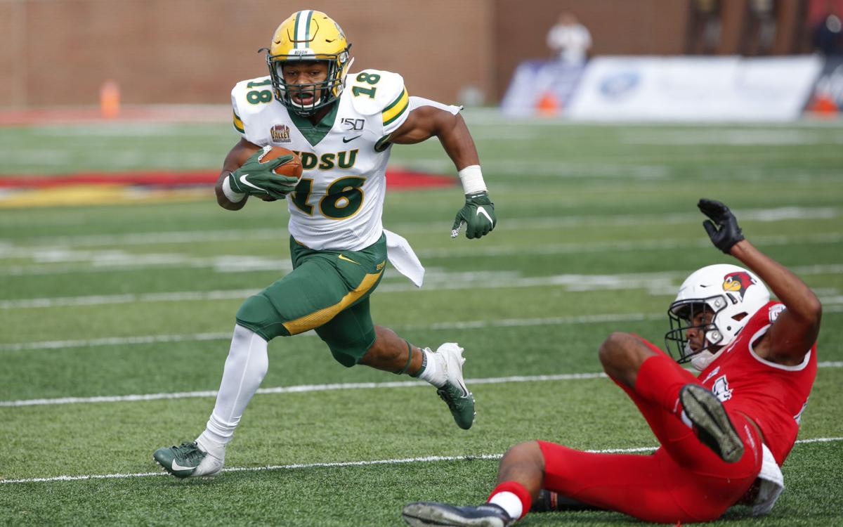 Bison Cruise Past Illinois State Bismarcktribune Com