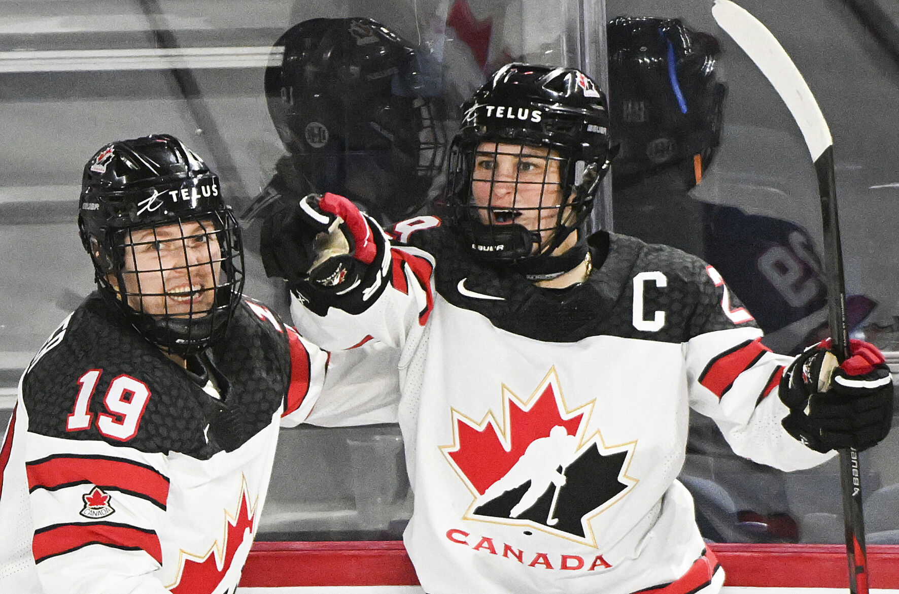 Catching Canada is the challenge at womens hockey worlds