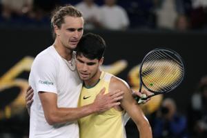 Zverev ousts Alcaraz to move into Australian Open semis against Medvedev; Zheng into 1st semifinal