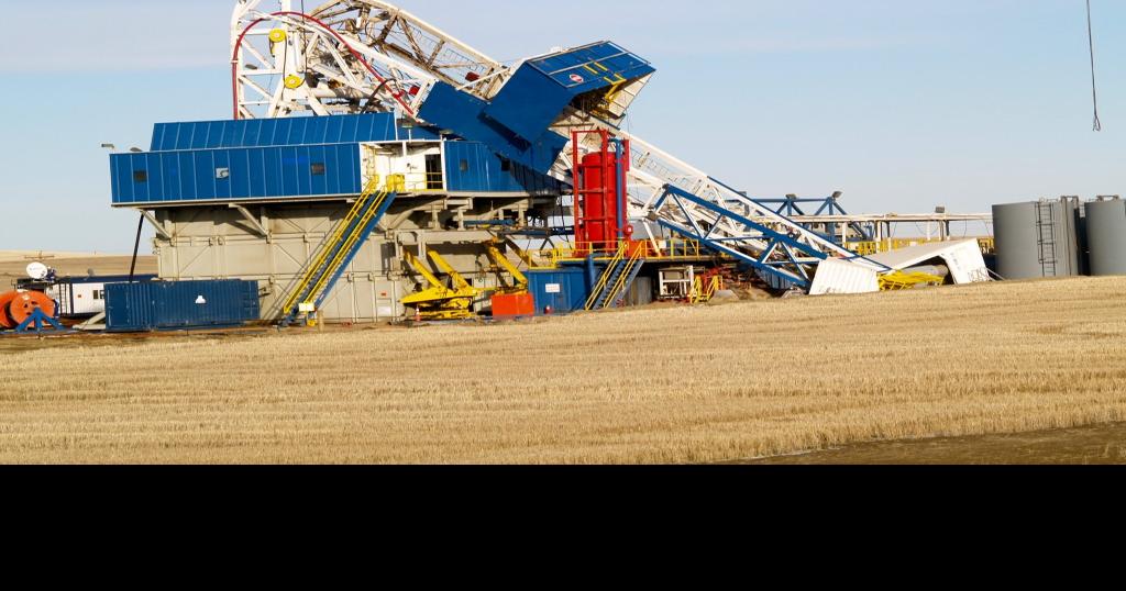 Drilling rig collapses near Belfield