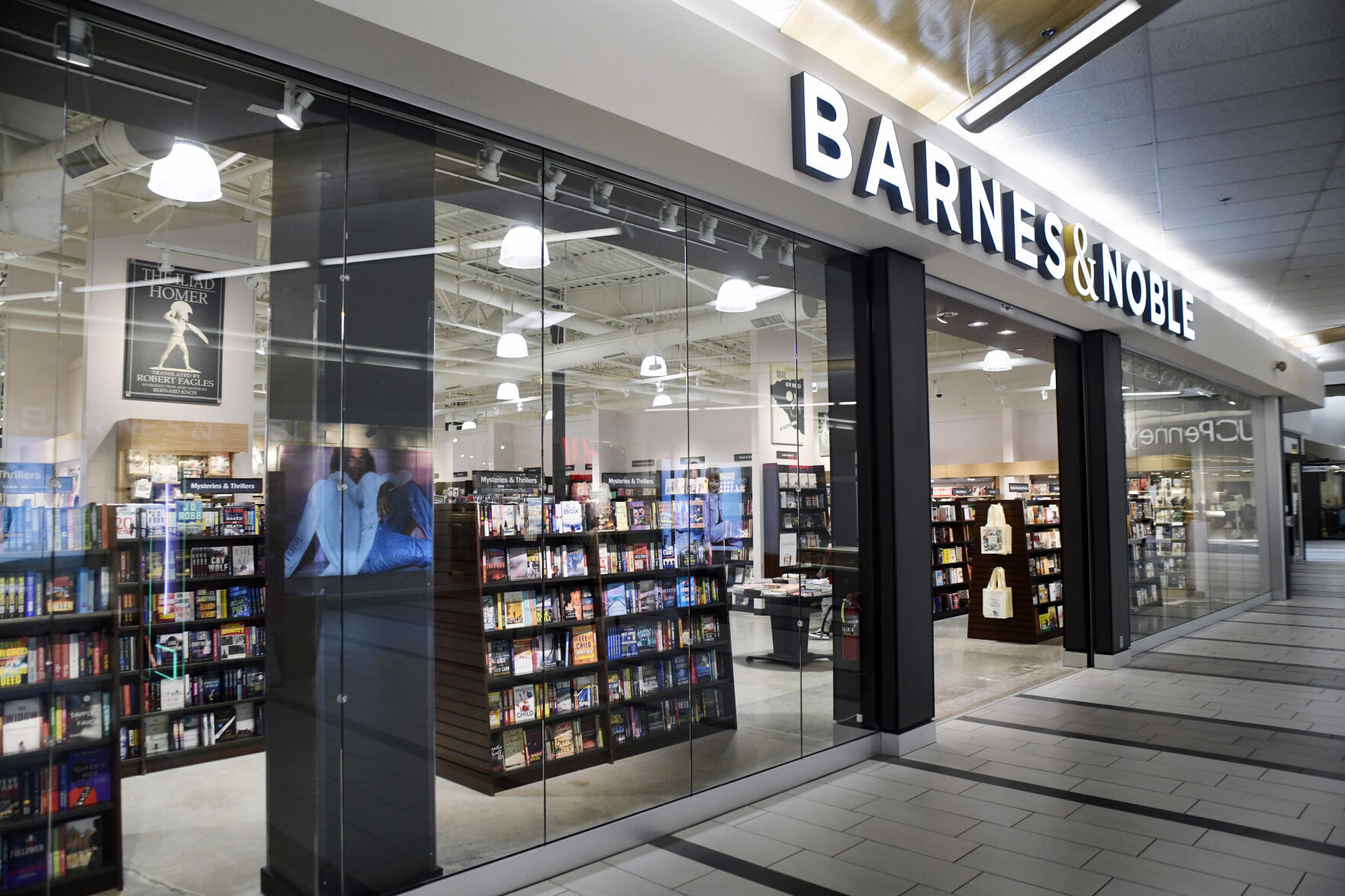 Barnes Noble to open in Kirkwood Mall on Wednesday