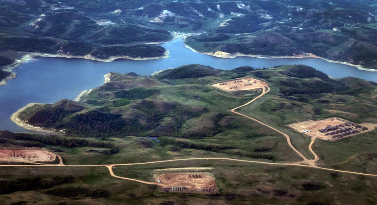 North Dakota oil production, gas capture improve