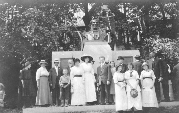 Lincoln statue