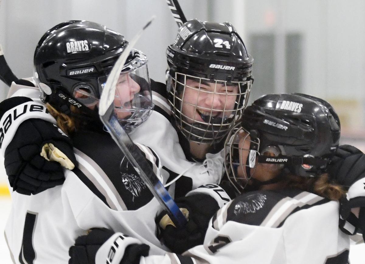 011520-spt-mandan-girls-hockey