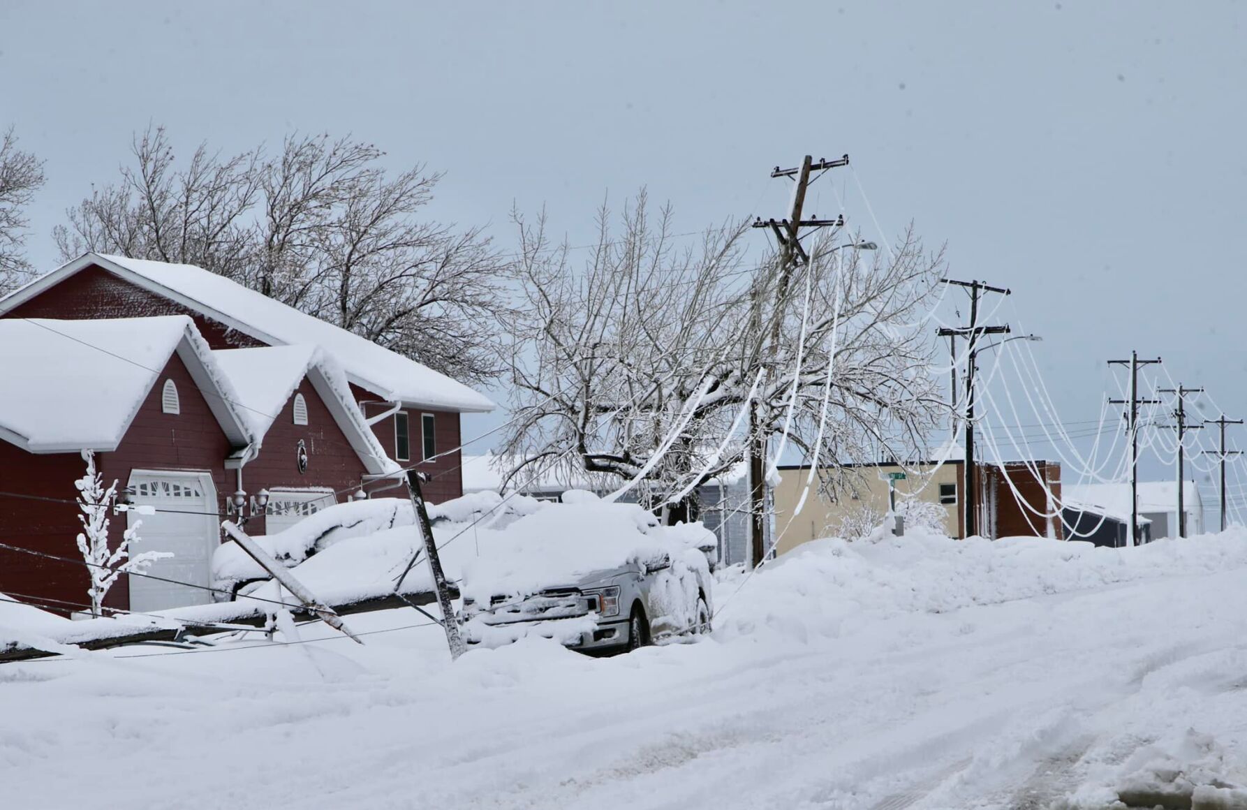 Blizzard In Western North Dakota Cuts Power To Thousands; Hundreds Of ...