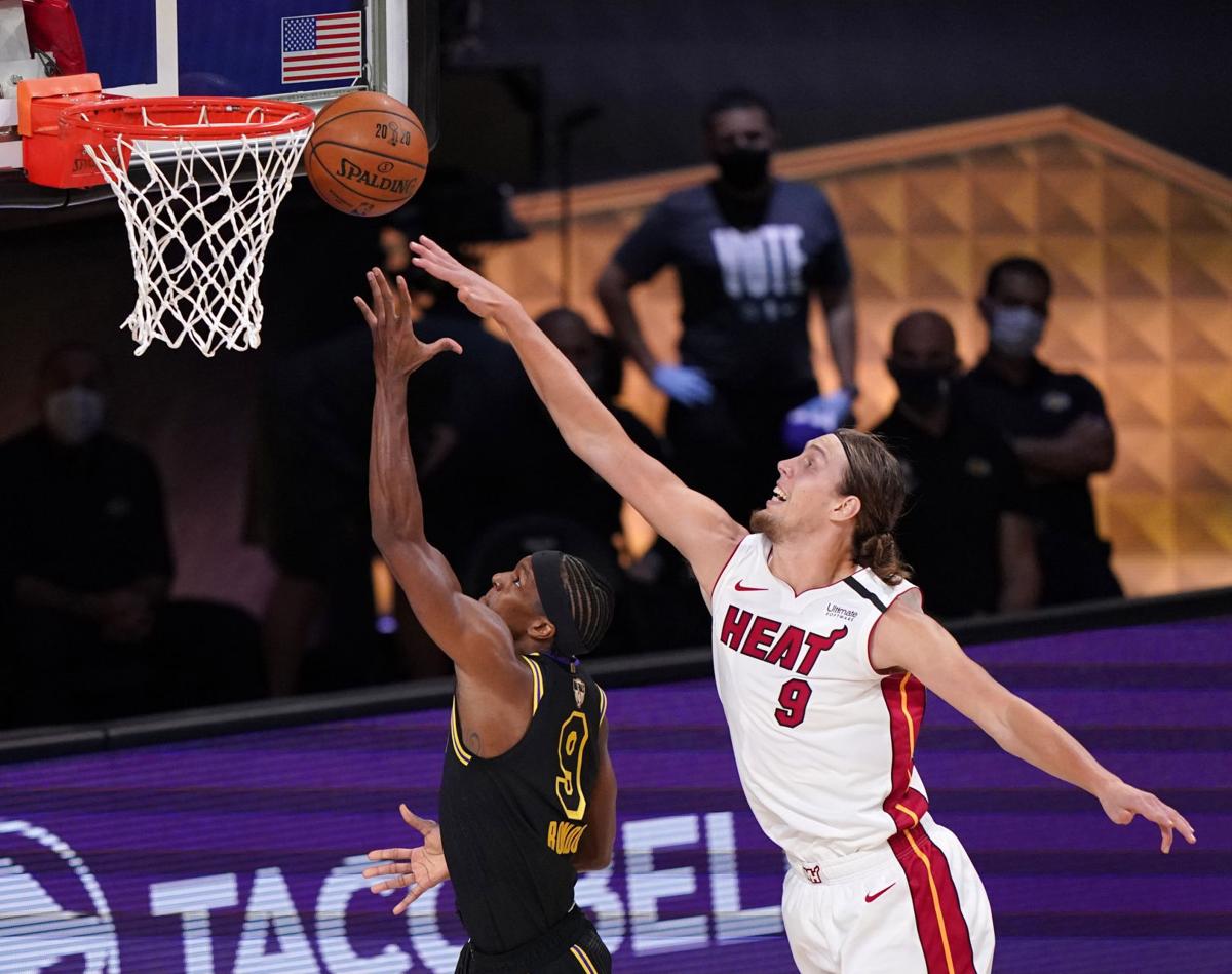 Lakers Take 2 0 Lead On Heat Bismarcktribune Com