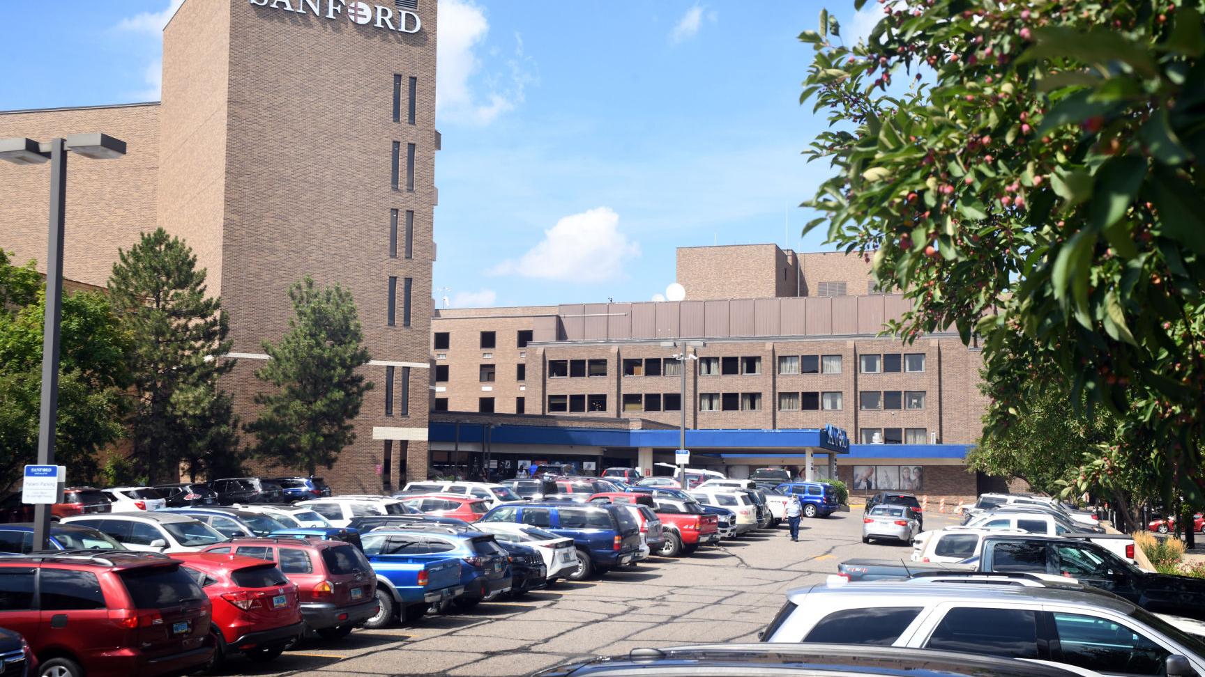 First COVID-19 vaccine arrives at Sanford Health Bismarck - Vimarsana News