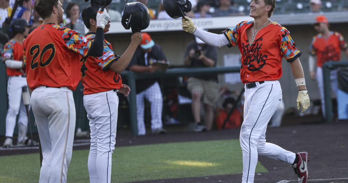 Canzoni clubs walk-off homer in Ditch Chickens debut