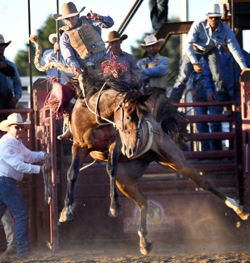 070520-spt-saddle-bronc