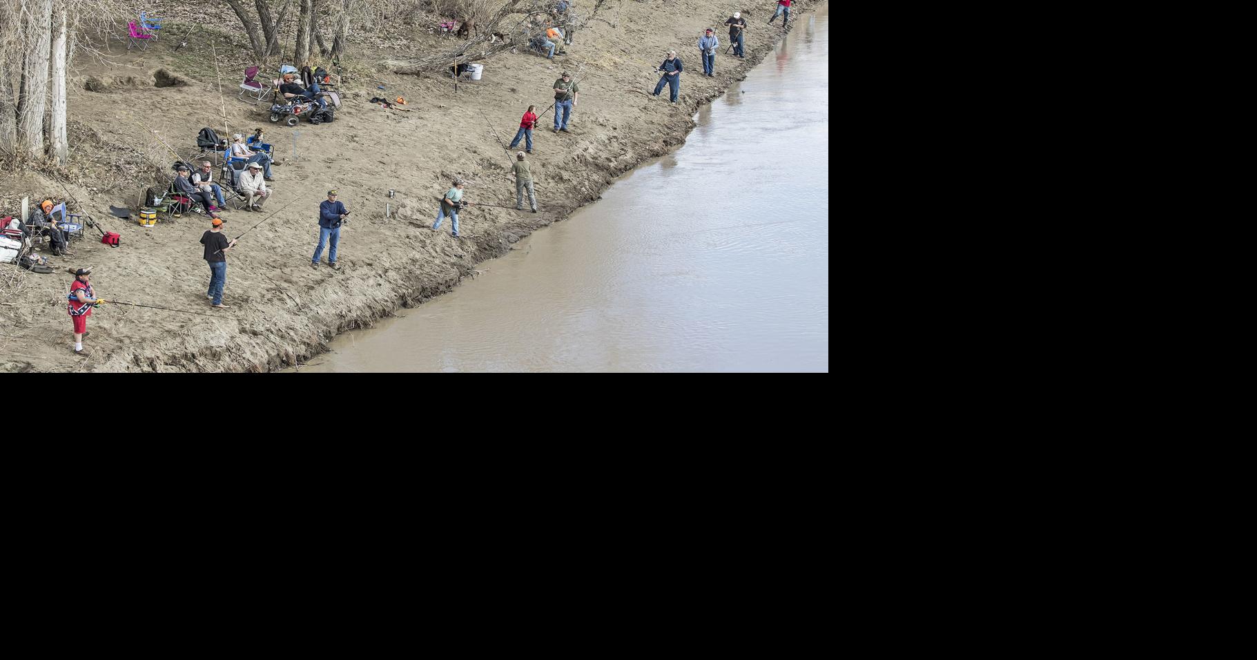 North Dakota's paddlefish snagging season underway