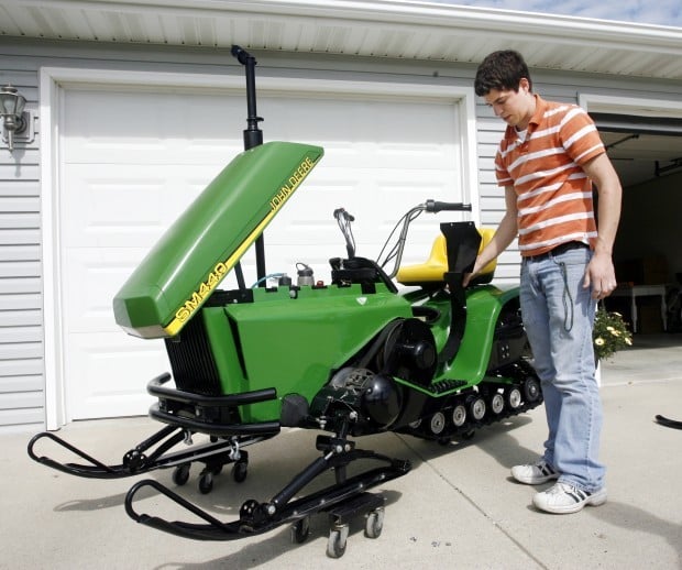 Fargo area Man s Snow Mower Turns Heads State Regional 
