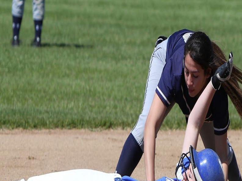 Lakers Rally Late To Beat Patriots Sports Bismarcktribune Com