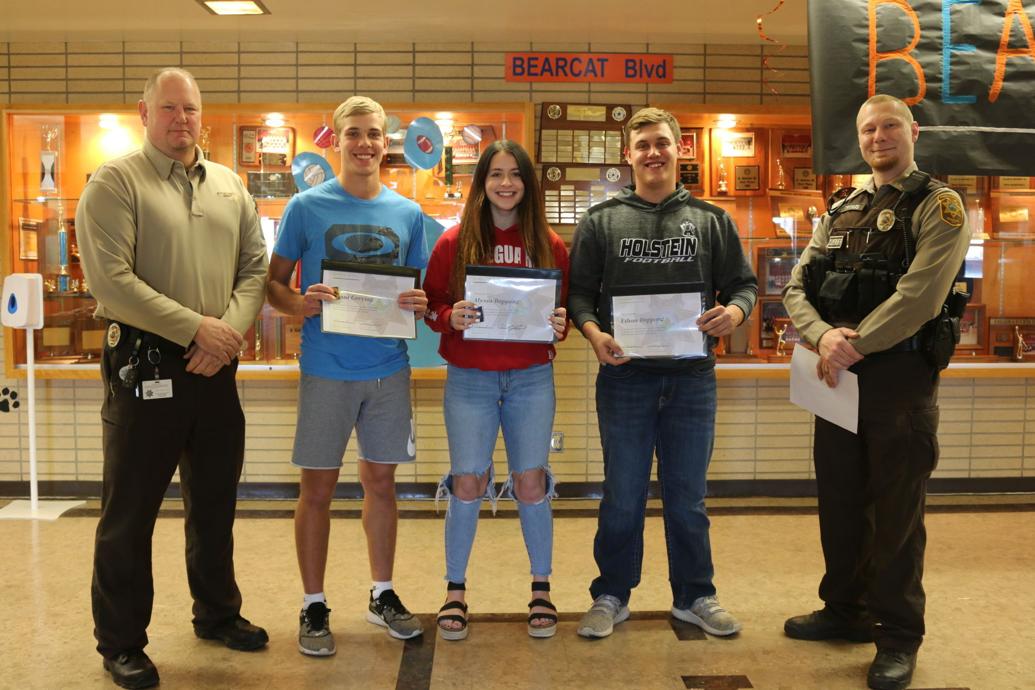 3 Glen Ullin teens, adult honored for helping deputy