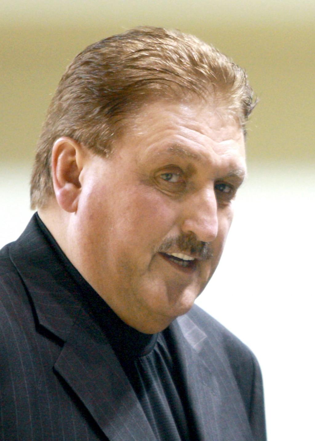 Und Women S Basketball Coach Roebuck To Retire After Season