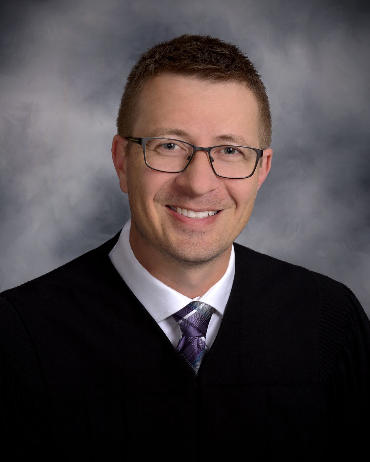 Hammes leading Spahr in district court judge race