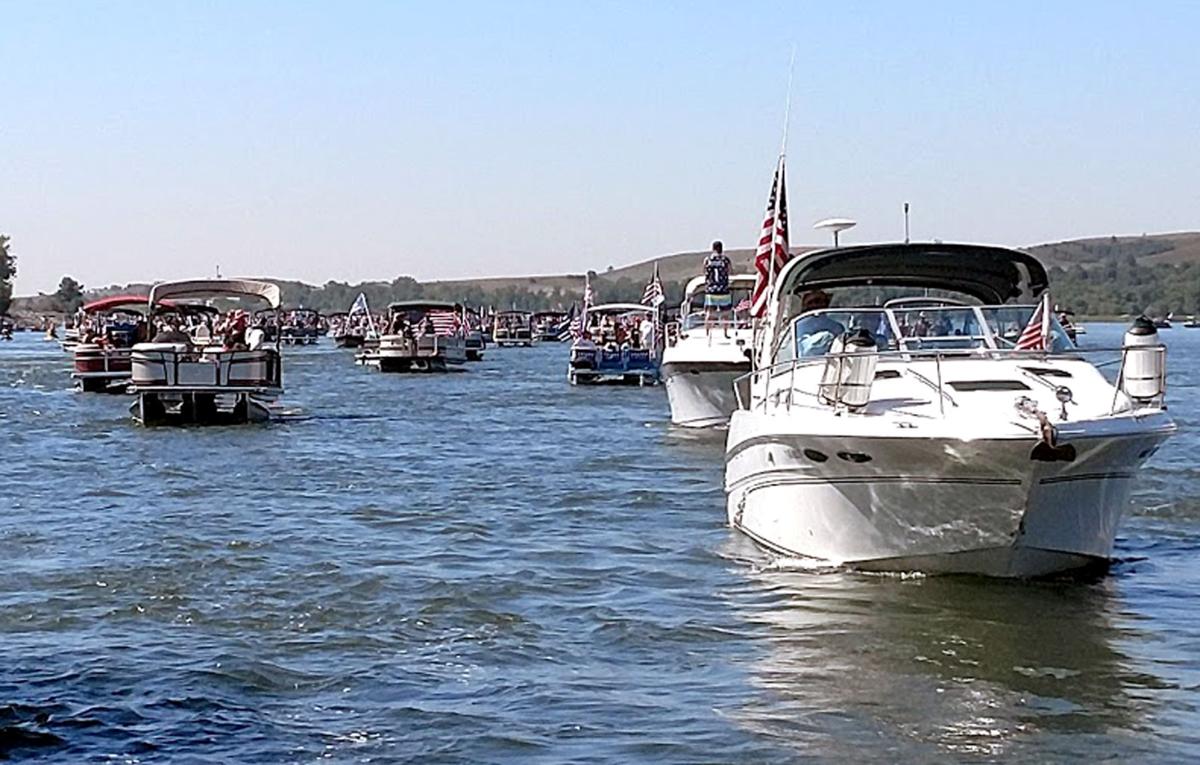Weekend Trump Boat Parade Mushrooms Into Missouri River Spectacle State Regional Bismarcktribune Com