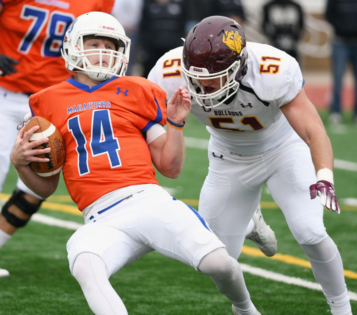 Duluth Qb Larson Returns Leads Bulldogs To Big Win Over Marauders