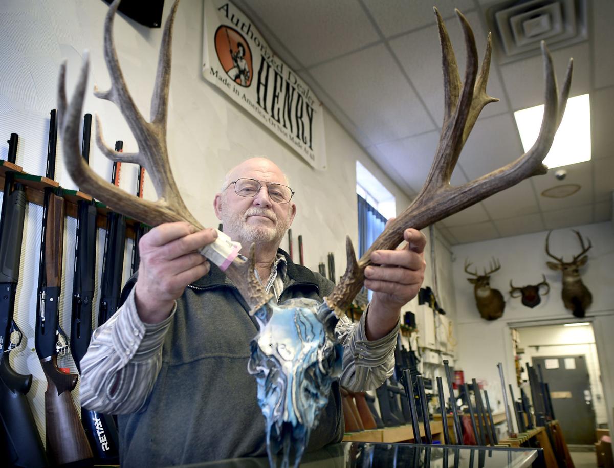 110220-nws-mule-deer-rack