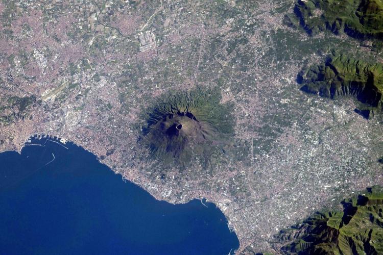 Astronaut captures spectacular views of volanoes from space