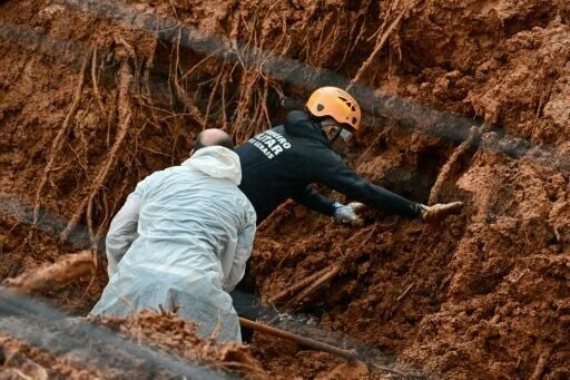 In one of the worst hit areas of Juiz de Fora, the suburb of Parque Burnier, 12 homes were "swept away" in a "massive landslide", Major Demetrius Goulart of the fire brigade told AFP