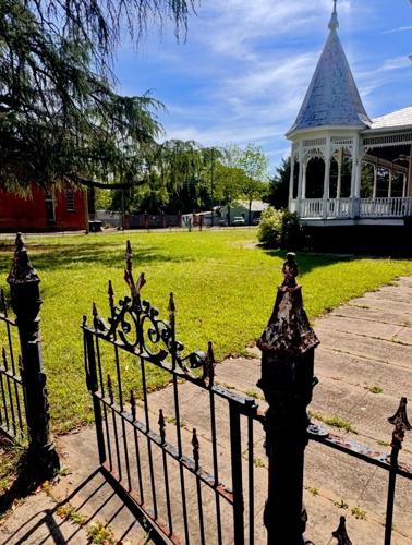 Scott-Hanna-Moore House in Marion gate
