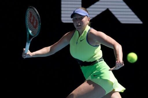 Amanda Anisimova hits a return to China's Wang Xinyu