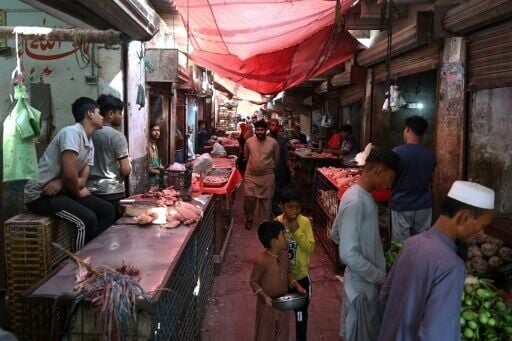 There are estimated to be over a million ethnic Bengalis now living in Pakistan, many of whom arrived during the 1971 war, after which East Pakistan declared independence and became Bangladesh.