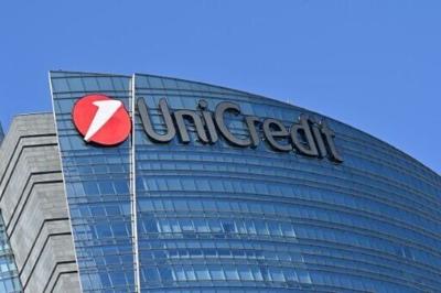Awaiting Commerzbank, Italy's UniCredit bids for Italian rival