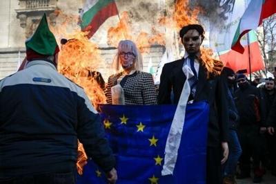 EU member Bulgaria faces protests over adopting the euro