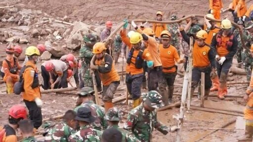 Recovery operations ongoing at site of deadly landslide in Indonesia