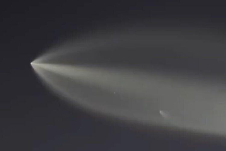 Stunning ‘tadpole’ shape forms in sky during SpaceX launch