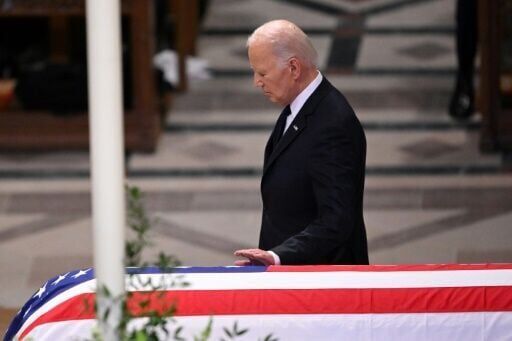 Jimmy Carter briefly unites US as presidents attend funeral