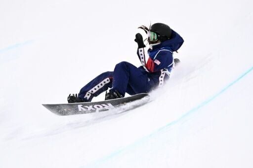 The moment it all went wrong for Chloe Kim as she crashes in the Olympic snowboard women's halfpipe final