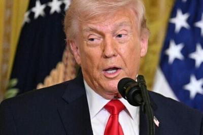 US President Donald Trump said he expected Iran's people to rise up and replace its government