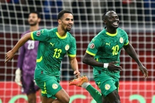 Sadio Mane (R) celebrates with Iliman Ndiaye after scoring Senegal's winning goal against Egypt